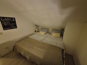 2 bedrooms, iron/ironing board, travel cot, WiFi