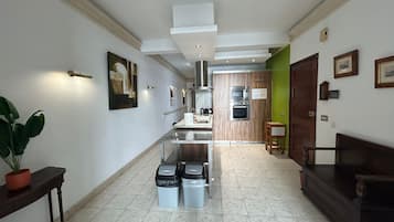 Kühlschrank, Ofen, Herdplatte, Hochstuhl