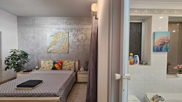 3 habitaciones, escritorio, tabla de planchar con plancha y wifi gratis