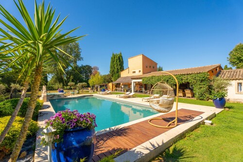 Belle villa provençale dans parc paysagé de 2Ha avec piscine, sauna, balnéo