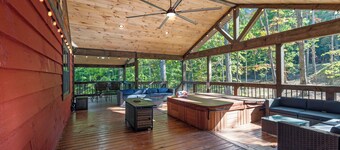 Trails End Lodge - 5 BR cabin in Morganton with Games, WiFi, Hot Tub