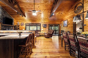 Interior - Trails End Lodge - 5 BR cabin in Morganton with Games, WiFi, Hot Tub (Morganton)