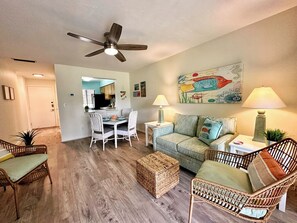 Smart TV - Beautiful 1-bedroom condo in The Meadows, minutes from the beach, golf, shopping (Sarasota)
