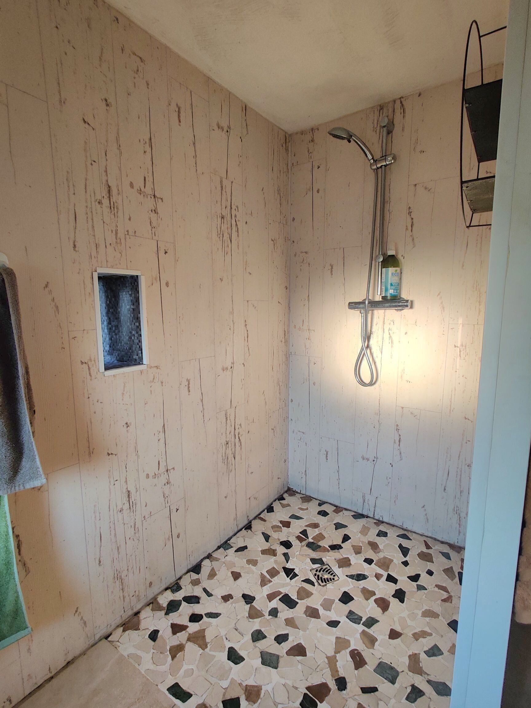 淋浴设施、吹风机、毛巾、肥皂