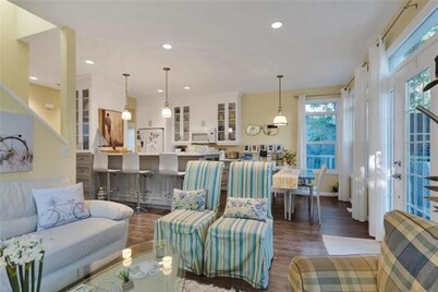 Cozy All Season Luxury Cabin in Grand Beach / Starlink
