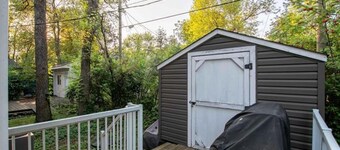 Cozy All Season Luxury Cabin in Grand Beach / Starlink
