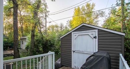 Cozy All Season Luxury Cabin in Grand Beach / Starlink