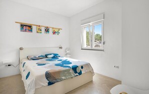 4 bedrooms, bed sheets - 4 bedroom stunning home in Jarebinjak (Jarebinjak)