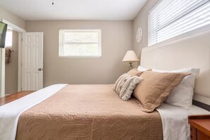 4 chambres, fer et planche à repasser, Wi-Fi, draps fournis