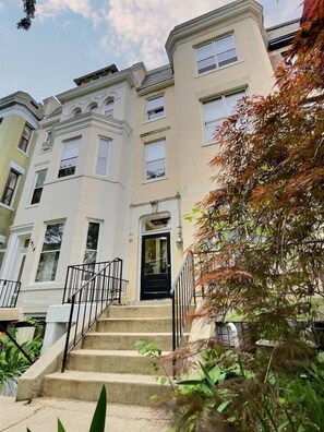 Exterior - Perfect Adams Morgan Location! Charming & Historic (Washington)