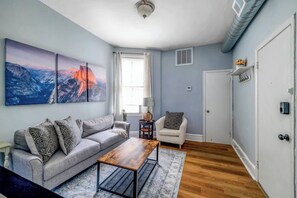 TV - Perfect Adams Morgan Location! Charming & Historic (Washington)