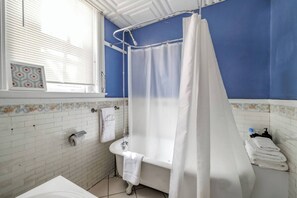 Hair dryer - Perfect Adams Morgan Location! Charming & Historic (Washington)