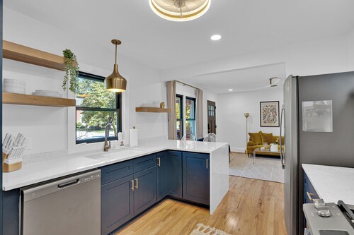 Quintessential 2-bedroom bungalow in the heart of Shandon in Columbia, SC. 