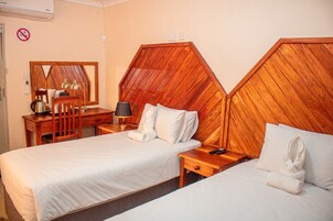 双床房 | 笔记本电脑工作区、免费 WiFi