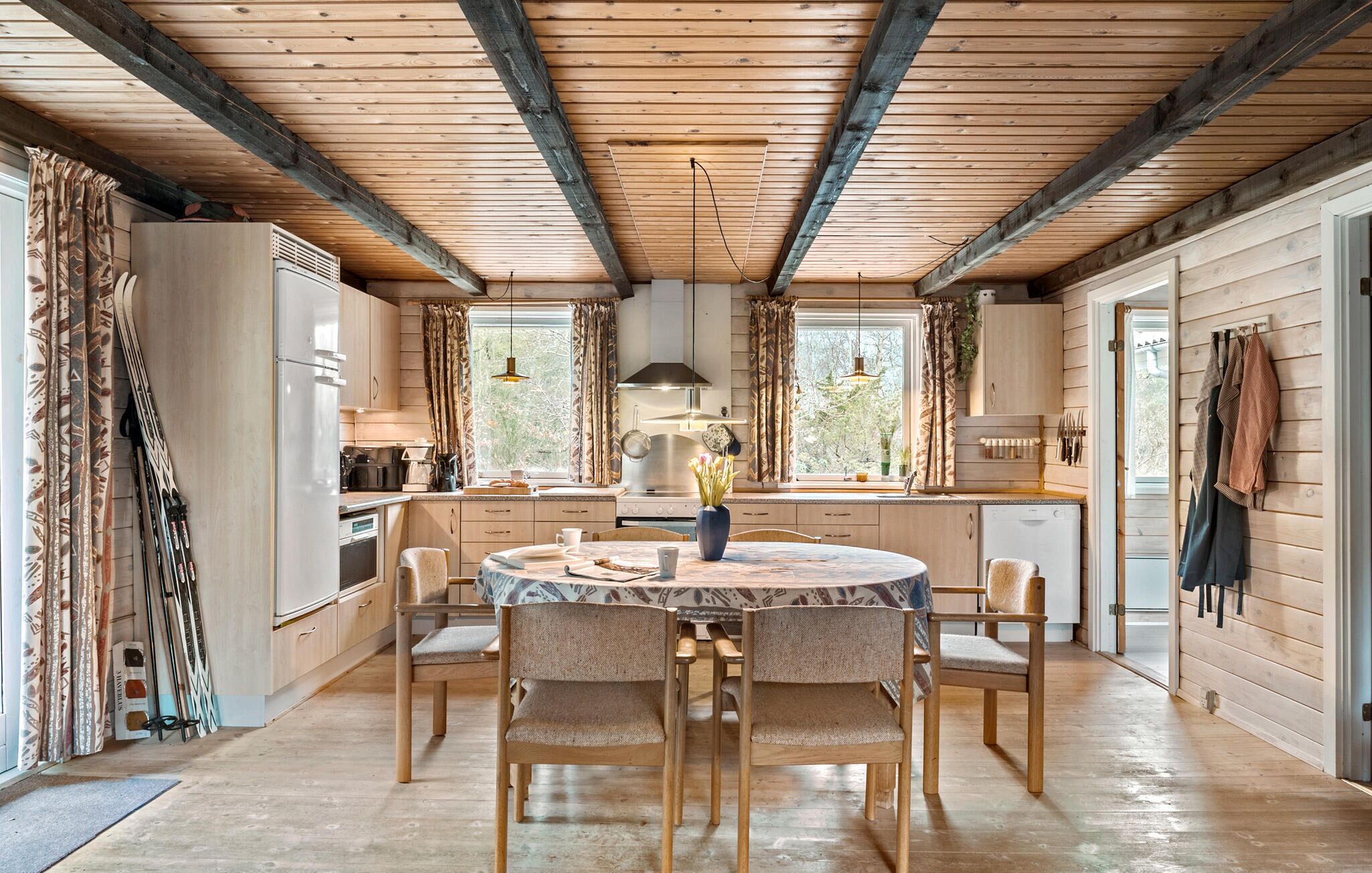 Fridge, stovetop, dishwasher, coffee/tea maker