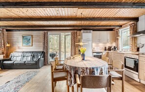 Interior - 5 bedroom nice home in Hadsund (Hadsund)