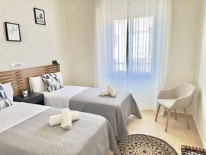 3 quartos, ferros/tábuas de passar roupa, Wi-Fi, roupa de cama