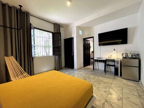 4 habitaciones, tabla de planchar con plancha, wifi y ropa de cama