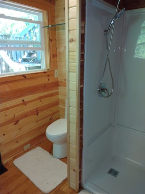 Towels, soap, toilet paper - Charming efficiency in delightful Logan (Logan)