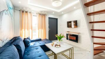 Smart TV, fireplace
