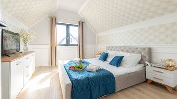 2 bedrooms, travel crib, free WiFi, bed sheets