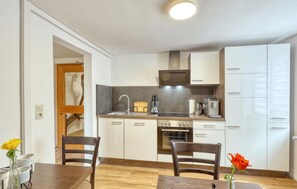 Réfrigérateur, plaque de cuisson, cafetière/bouilloire