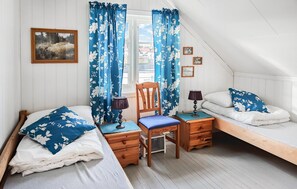 3 bedrooms, bed sheets