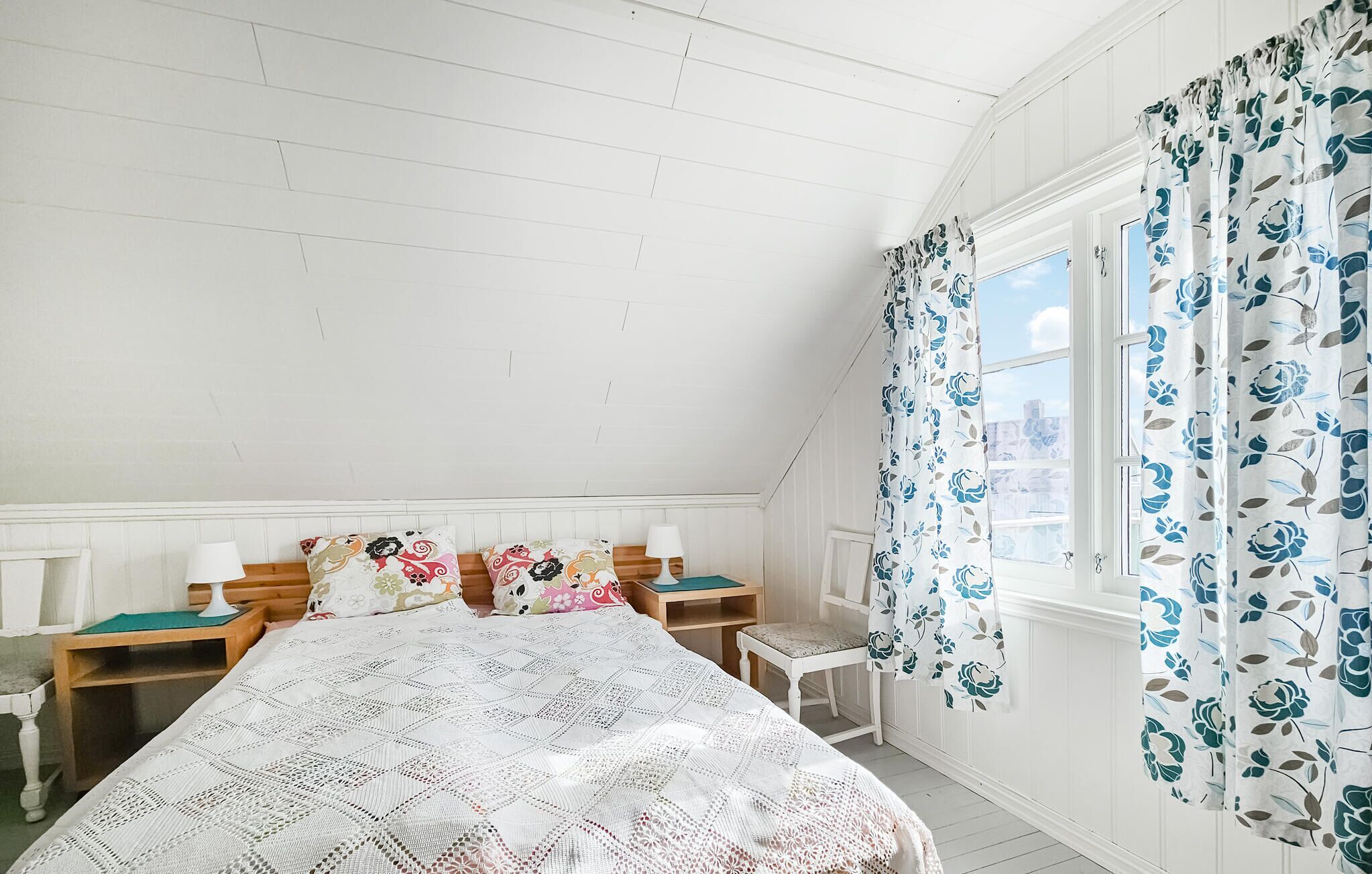 3 bedrooms, bed sheets