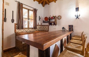 Dining - Beautiful home in Alora with WiFi (Alora)