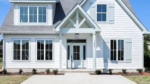 Exterior - The Lakeside Getaway (Winchester)