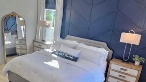 4 bedrooms, iron/ironing board, travel crib, WiFi - The Lakeside Getaway (Winchester)