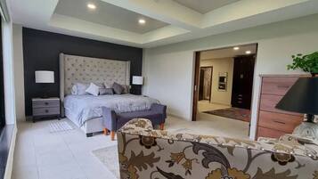 1 bedroom, desk, iron/ironing board, WiFi