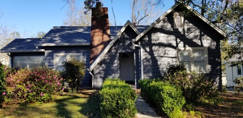 Charming 3-bedroom house in lovely Tallahassee with AC, WiFi. 1.5mi. to FAMU/FSU