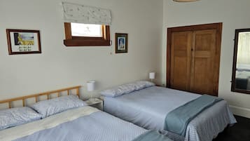 2 bedrooms, iron/ironing board, Internet, bed sheets