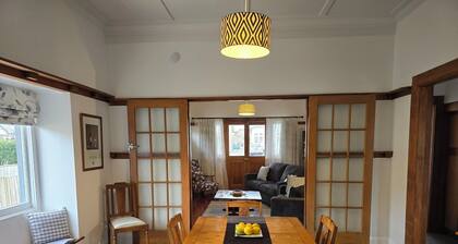 Magpie Cottage. Newly Renovated , 2 Bed, 2 bathroom close to Napier CBD