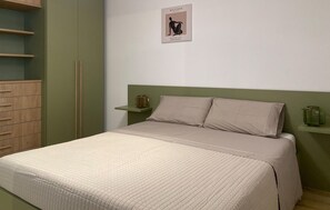 1 habitación, tabla de planchar con plancha y wifi gratis 