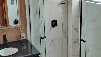 Toallas, jabón, papel de baño
