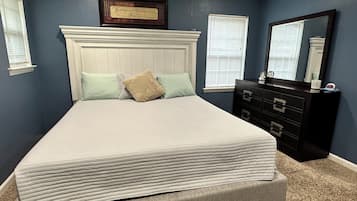 3 bedrooms, iron/ironing board, WiFi, bed sheets