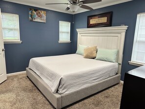 3 chambres, fer et planche à repasser, Wi-Fi, draps fournis