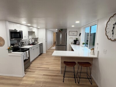 3 Bed-2 Bath Home-workout, game room with pool table, hot tub, tree fort, views