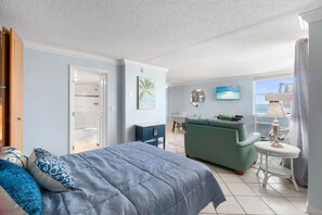 1 bedroom, iron/ironing board, free WiFi, bed sheets - Bonita La Playa | Walk to Beach, Gorgeous Sunsets (Bonita Springs)