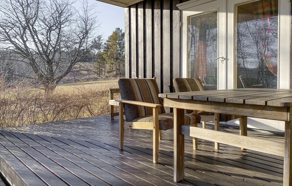 Outdoor dining - 4 bedroom awesome home in Fosslandsosen (Fosslandsosen)