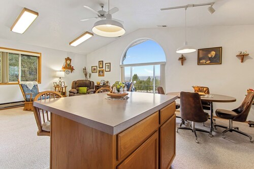 Mack and Spot House with incredible views!