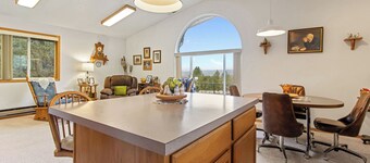Mack and Spot House with incredible views!