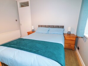 3 bedrooms, WiFi - KITS COTTAGE, pet friendly, with open fire in Carrick, County Donegal (Kilcar)