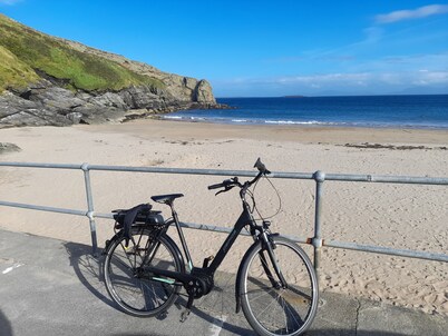 KITS COTTAGE, pet friendly, with open fire in Carrick, County Donegal