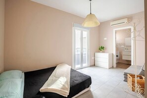 1 Schlafzimmer, Bügeleisen/Bügelbrett, Reisekinderbett, kostenloses WLAN