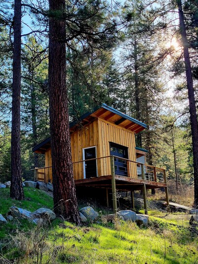 CreekSide Cabin - Secluded 1 bedroom Cabin built with Nature in mind