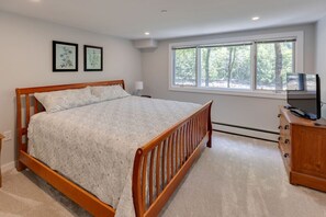 2 bedrooms, free WiFi, bed sheets - Waterfront Condo @ Base of Loon! (Lincoln)