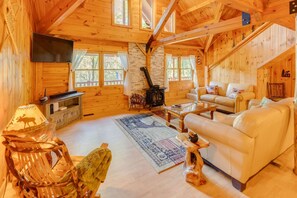 TV connectée, cheminée, médiathèque